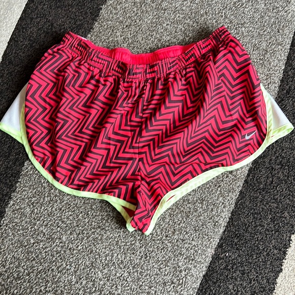 Nike running shorts Womens Large - Picture 1 of 3